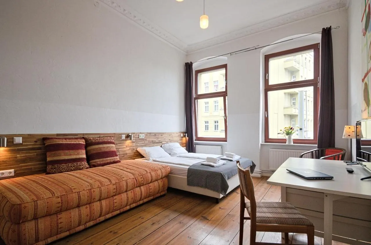 2 Bedroom Apartment Berlín 0*,  Alemania